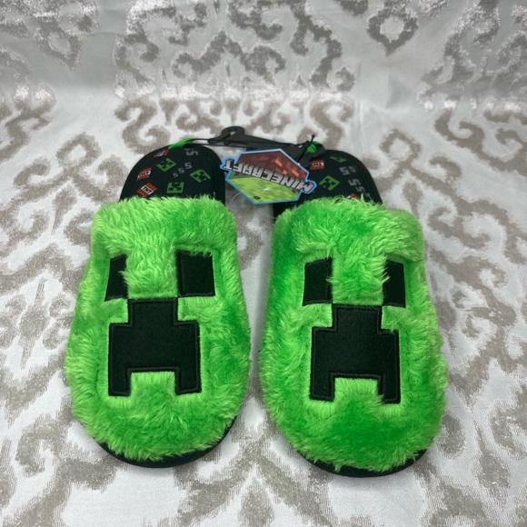 Minecraft slippers size 5/6 big kids. - Picture 2 of 6